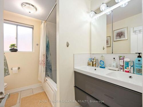 41 Dixington Cres, Toronto, ON - Indoor Photo Showing Bathroom