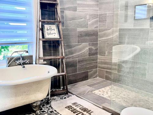 31 Blue Bay Lane, Kawartha Lakes, ON - Indoor Photo Showing Bathroom