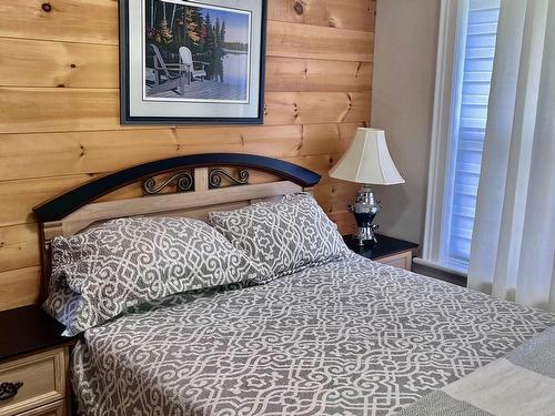 31 Blue Bay Lane, Kawartha Lakes, ON - Indoor Photo Showing Bedroom