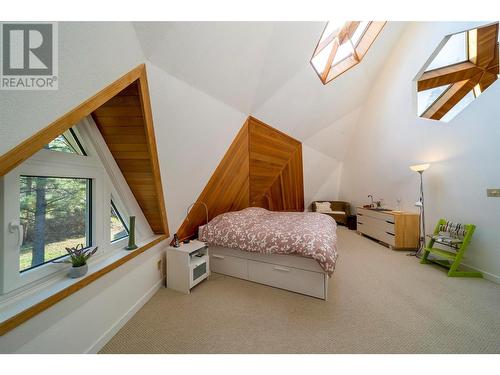 16709 Maki Road, Lake Country, BC - Indoor Photo Showing Bedroom