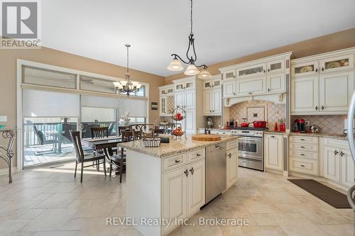 6931 Courtney Crescent, Niagara Falls (219 - Forestview), ON - Indoor Photo Showing Kitchen