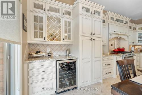 6931 Courtney Crescent, Niagara Falls (219 - Forestview), ON - Indoor Photo Showing Kitchen