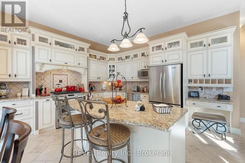 6931 Courtney Crescent, Niagara Falls (219 - Forestview), ON - Indoor Photo Showing Kitchen