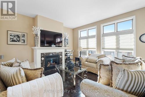 6931 Courtney Crescent, Niagara Falls (219 - Forestview), ON - Indoor Photo Showing Living Room With Fireplace