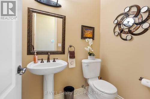 6931 Courtney Crescent, Niagara Falls (219 - Forestview), ON - Indoor Photo Showing Bathroom