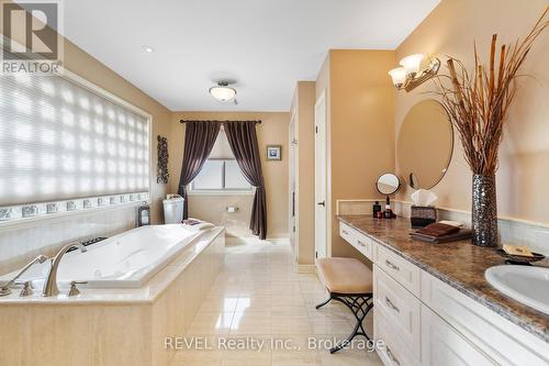 6931 Courtney Crescent, Niagara Falls (219 - Forestview), ON - Indoor Photo Showing Bathroom