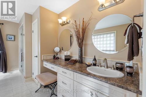 6931 Courtney Crescent, Niagara Falls (219 - Forestview), ON - Indoor Photo Showing Bathroom