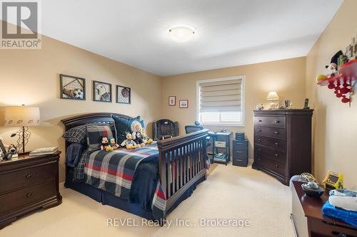 6931 Courtney Crescent, Niagara Falls (219 - Forestview), ON - Indoor Photo Showing Bedroom