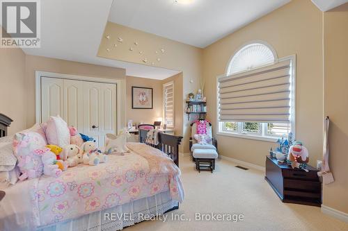 6931 Courtney Crescent, Niagara Falls (219 - Forestview), ON - Indoor Photo Showing Bedroom