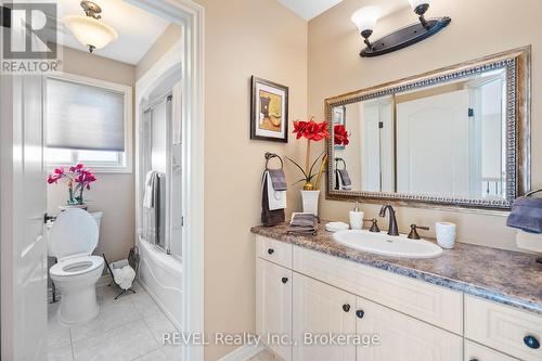 6931 Courtney Crescent, Niagara Falls (219 - Forestview), ON - Indoor Photo Showing Bathroom