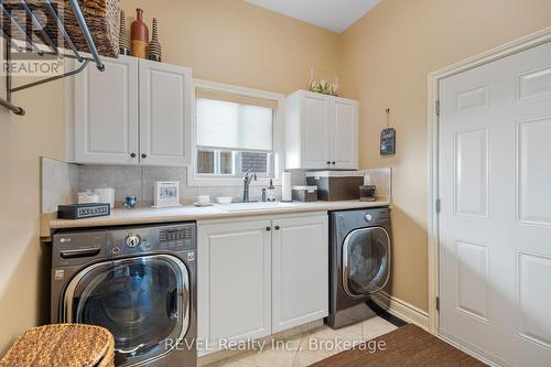 6931 Courtney Crescent, Niagara Falls (219 - Forestview), ON - Indoor Photo Showing Laundry Room