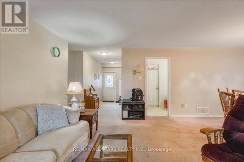 96 Riverglen Drive, Georgina, ON - Indoor Photo Showing Living Room