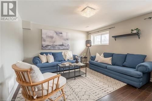 3075 Centennial Drive, Burlington, ON - Indoor Photo Showing Living Room