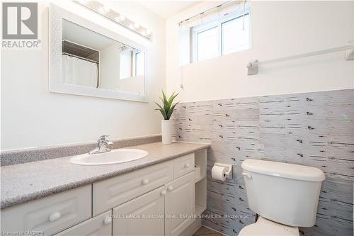 3075 Centennial Drive, Burlington, ON - Indoor Photo Showing Bathroom