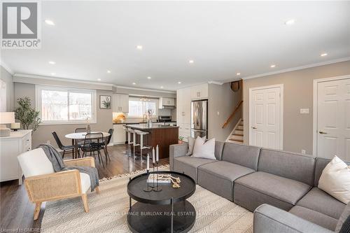 3075 Centennial Drive, Burlington, ON - Indoor Photo Showing Living Room