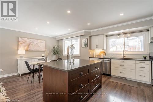 3075 Centennial Drive, Burlington, ON - Indoor Photo Showing Kitchen With Upgraded Kitchen