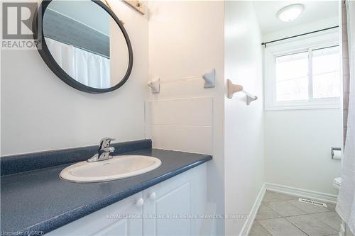 3075 Centennial Drive, Burlington, ON - Indoor Photo Showing Bathroom