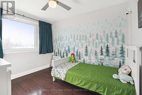 2347 Barclay Road, Burlington, ON - Indoor Photo Showing Bedroom