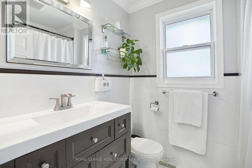 2347 Barclay Road, Burlington, ON - Indoor Photo Showing Bathroom