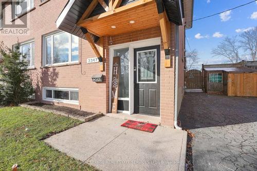 2347 Barclay Road, Burlington, ON - Outdoor