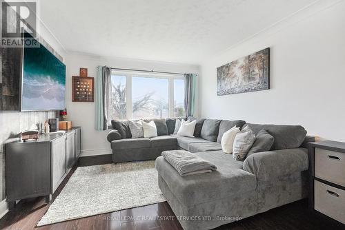 2347 Barclay Road, Burlington, ON - Indoor Photo Showing Living Room