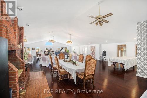 8411 Russell Road, Ottawa, ON - Indoor Photo Showing Dining Room