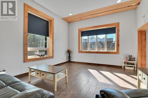 1 Mechanic Street E, North Glengarry, ON - Indoor Photo Showing Living Room