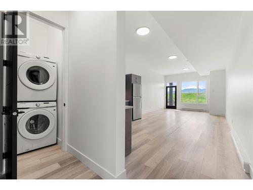 2537 Pinnacle Ridge Drive, West Kelowna, BC - Indoor Photo Showing Laundry Room