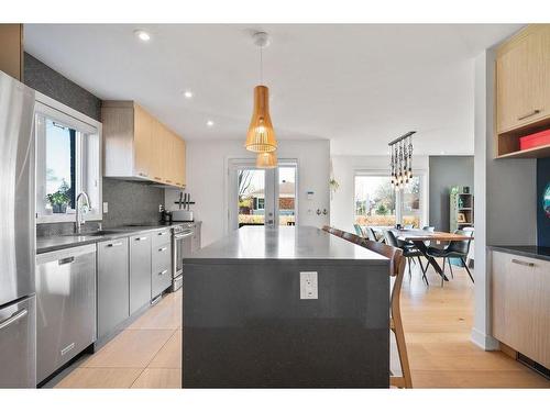 Kitchen - 31 Av. Verdi, Laval (Laval-Des-Rapides), QC - Indoor Photo Showing Kitchen With Upgraded Kitchen