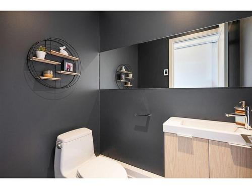 Powder room - 31 Av. Verdi, Laval (Laval-Des-Rapides), QC - Indoor Photo Showing Bathroom