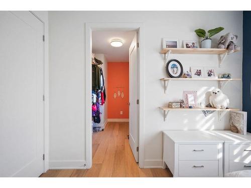 Bedroom - 31 Av. Verdi, Laval (Laval-Des-Rapides), QC - Indoor Photo Showing Laundry Room