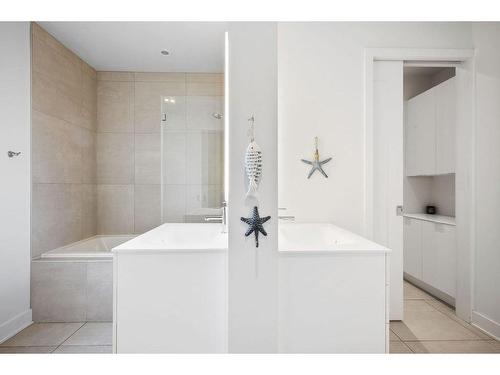 Bathroom - 31 Av. Verdi, Laval (Laval-Des-Rapides), QC - Indoor