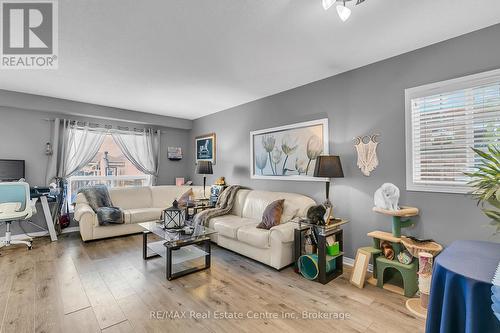 84 Wilton Road, Guelph (Waverley), ON - Indoor Photo Showing Living Room