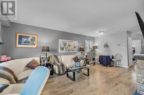 84 Wilton Road, Guelph (Waverley), ON - Indoor Photo Showing Living Room