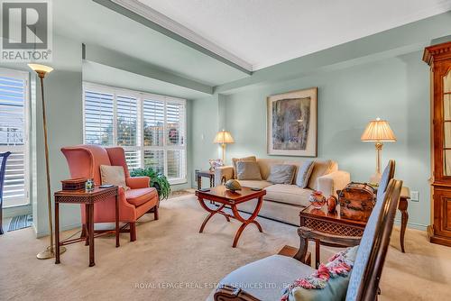 307 - 1818 Bayview Avenue, Toronto, ON - Indoor Photo Showing Living Room