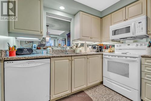 307 - 1818 Bayview Avenue, Toronto, ON - Indoor Photo Showing Kitchen