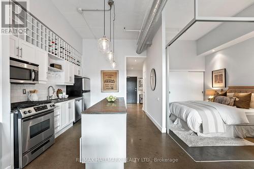 204 - 233 Carlaw Avenue, Toronto, ON - Indoor Photo Showing Kitchen With Upgraded Kitchen