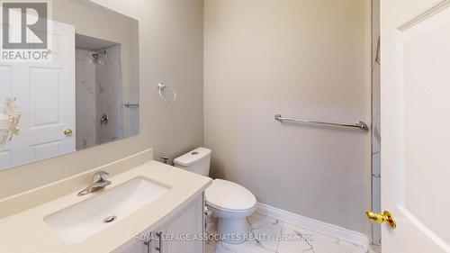 1821 Dalhousie Crescent, Oshawa, ON - Indoor Photo Showing Bathroom