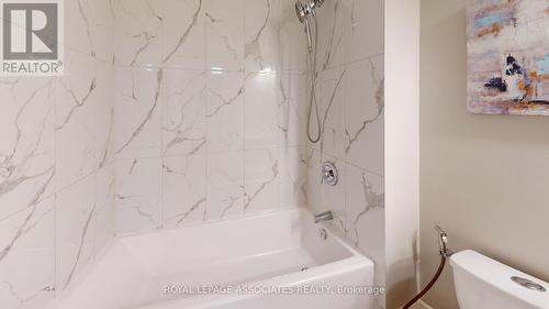 1821 Dalhousie Crescent, Oshawa, ON - Indoor Photo Showing Bathroom