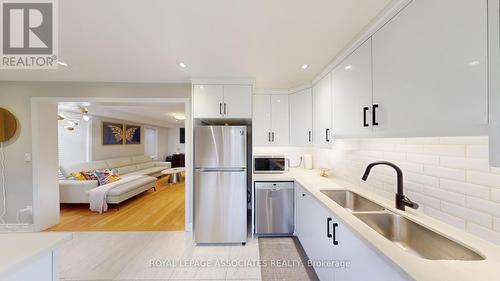 1821 Dalhousie Crescent, Oshawa, ON - Indoor Photo Showing Kitchen With Stainless Steel Kitchen With Double Sink With Upgraded Kitchen