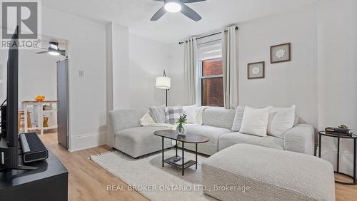 101 Murray Street, Brantford, ON - Indoor Photo Showing Living Room