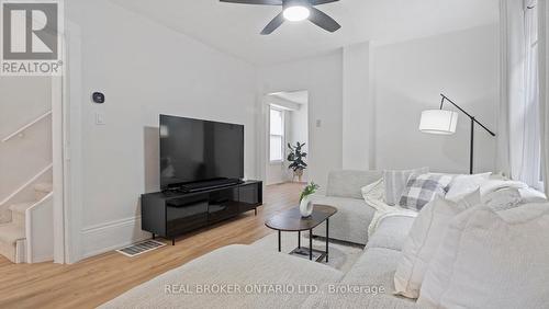 101 Murray Street, Brantford, ON - Indoor Photo Showing Living Room