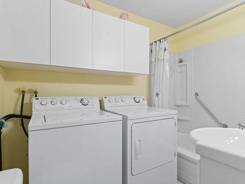 Bathroom - 1577  - 1579 Rue Marquette, Longueuil (Le Vieux-Longueuil), QC - Indoor Photo Showing Laundry Room