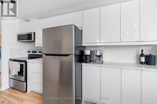 407 - 77 Baseline Road W, London, ON - Indoor Photo Showing Kitchen