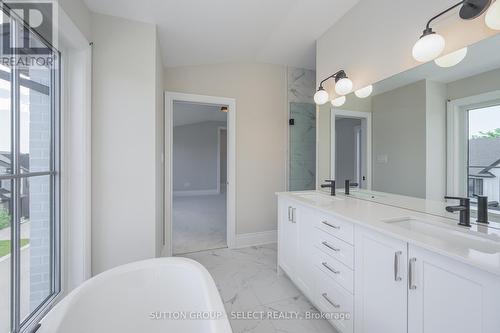 13 - 2835 Sheffield Place, London, ON - Indoor Photo Showing Bathroom