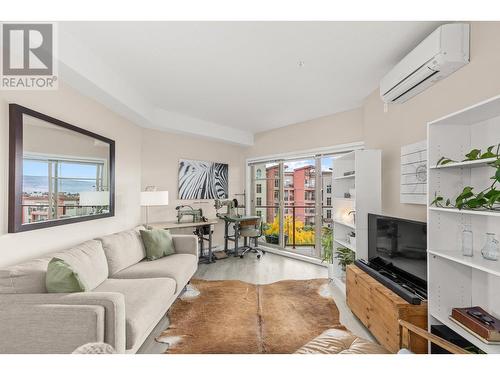 3220 Skyview Lane Unit# 301, West Kelowna, BC - Indoor Photo Showing Living Room