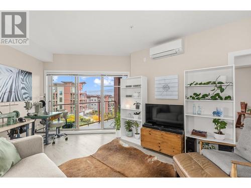 3220 Skyview Lane Unit# 301, West Kelowna, BC - Indoor Photo Showing Living Room