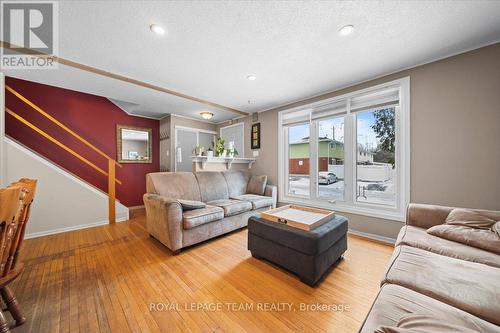 34 - 1295 Ledbury Avenue S, Ottawa, ON - Indoor Photo Showing Living Room