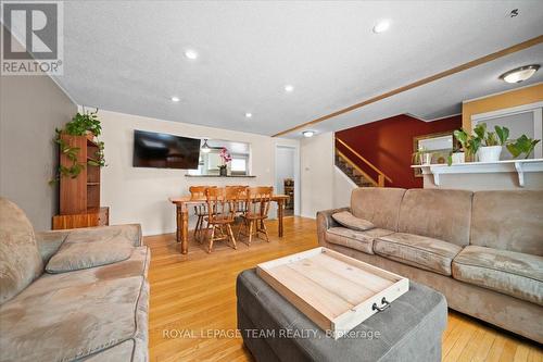 34 - 1295 Ledbury Avenue S, Ottawa, ON - Indoor Photo Showing Living Room