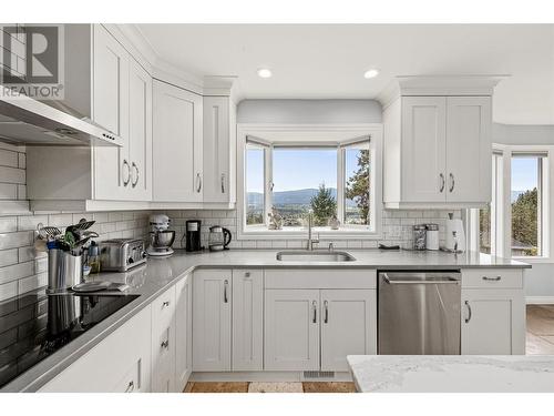 761 Siwash Court, Kelowna, BC - Indoor Photo Showing Kitchen